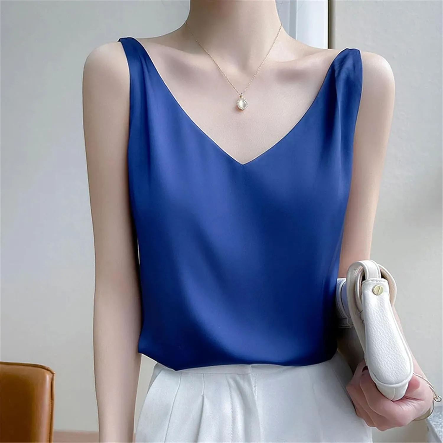 Women's Summer Sleeveless Tops for Women Trendy V-Neck Silk Satin Slim Fit Shoulder Camisole