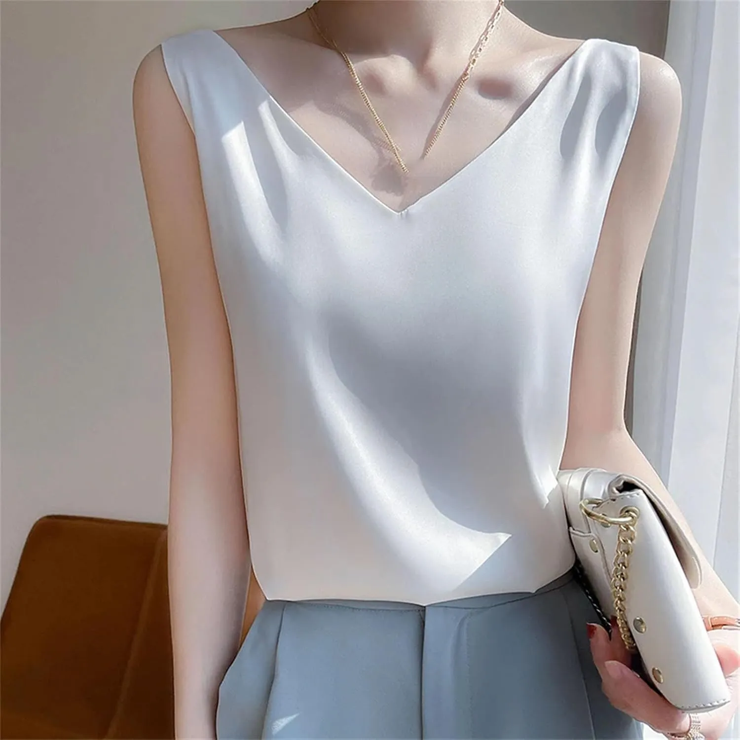 Women's Summer Sleeveless Tops for Women Trendy V-Neck Silk Satin Slim Fit Shoulder Camisole